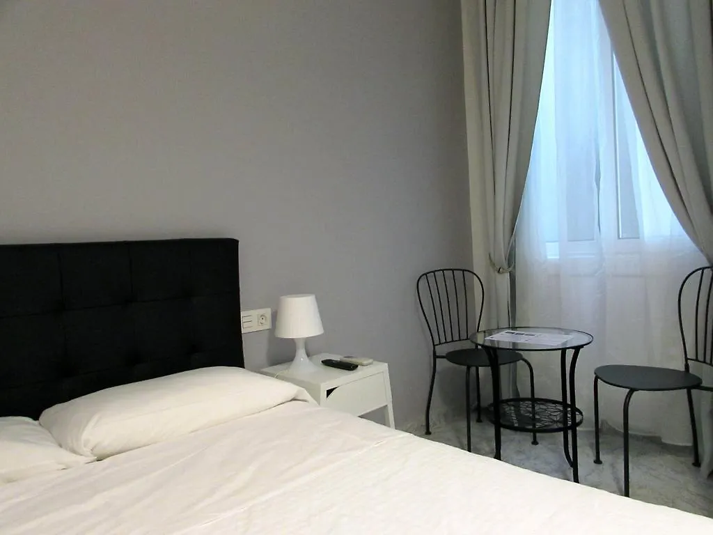 Pensio Cerdanya Otel Barselona Konukevi